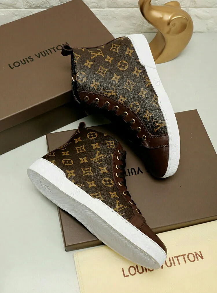 Factory price: 400 💰 LV’s new men’s boots are on the market, the Korean version has a zipper design on the inside! The latest colorway in Louis Vuitton’s classic collection! Original 1:1 exclusive molded custom model👍👍👍Simple and elegant, super versatile, comfortable and highly fitting, exclusive🚇️Upper: imported top-grade fine cowhide fabric, lining: custom soft sheepskin, matched with Louis Vuitton Monogram Ecli men's shoes 💰se canvas and pure white high-density rubber soles 🏆🏆🏆 Welcome all sellers to sell in the picture above, you can send one piece on behalf of you, the size is 38-44 (45 sizes can be customized)